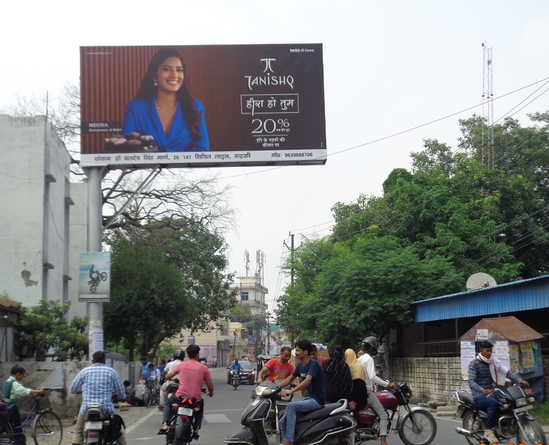 Premium gantry advertising structure