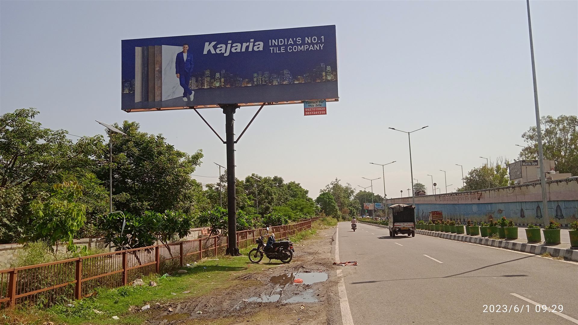 City entry point unipole advertising placement
